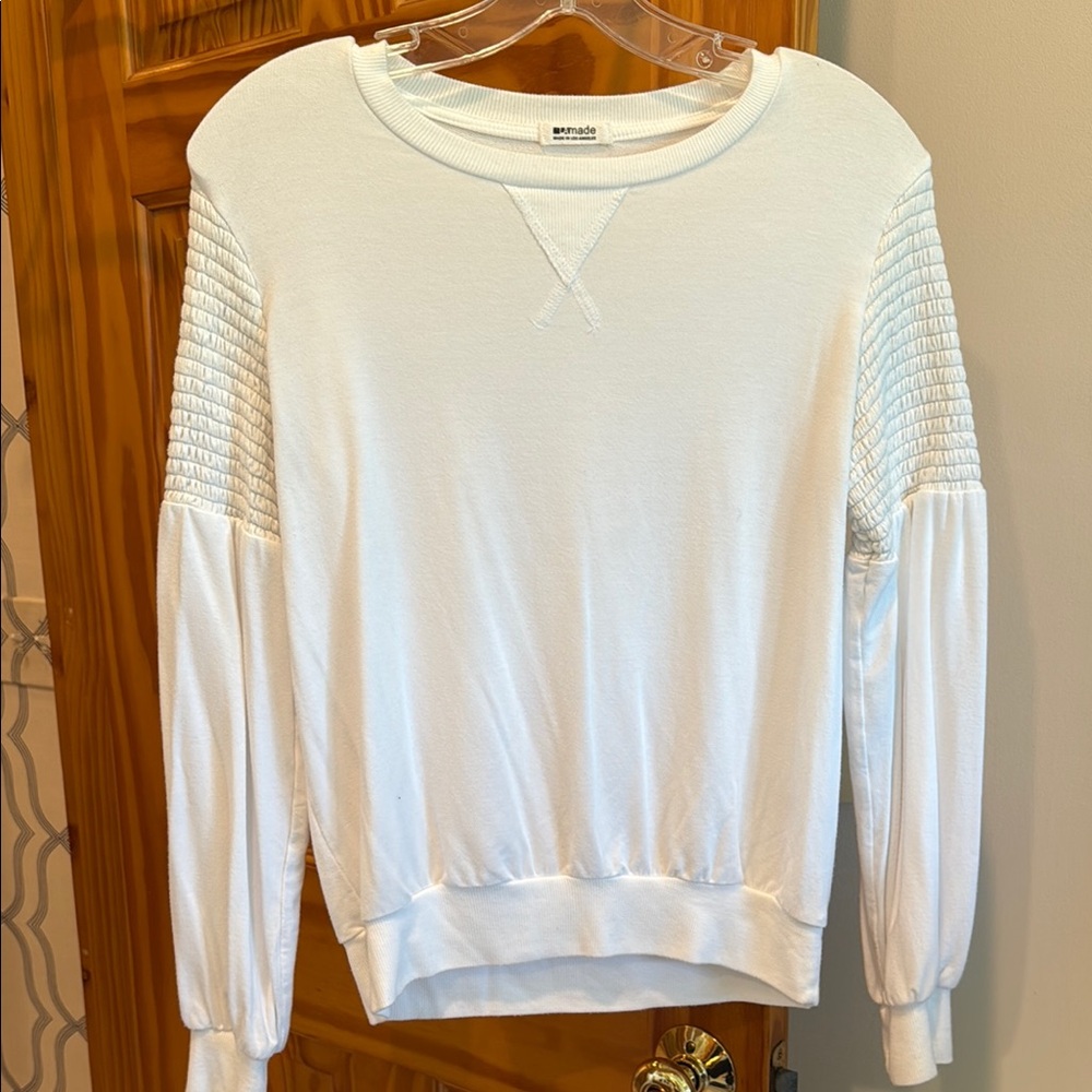 White lightweight Sweatshirt with Quilted Sleeves
